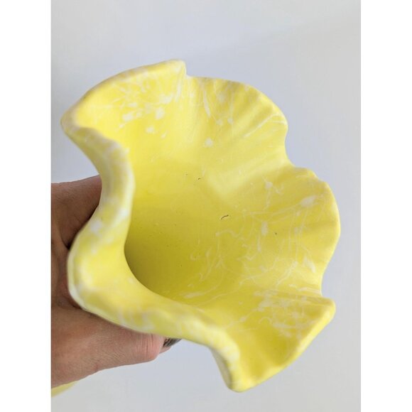 9" Yellow White Splatter Flared Rim Vase Vintage 1960s Shawnee Pottery Cameoware - Picture 5 of 10